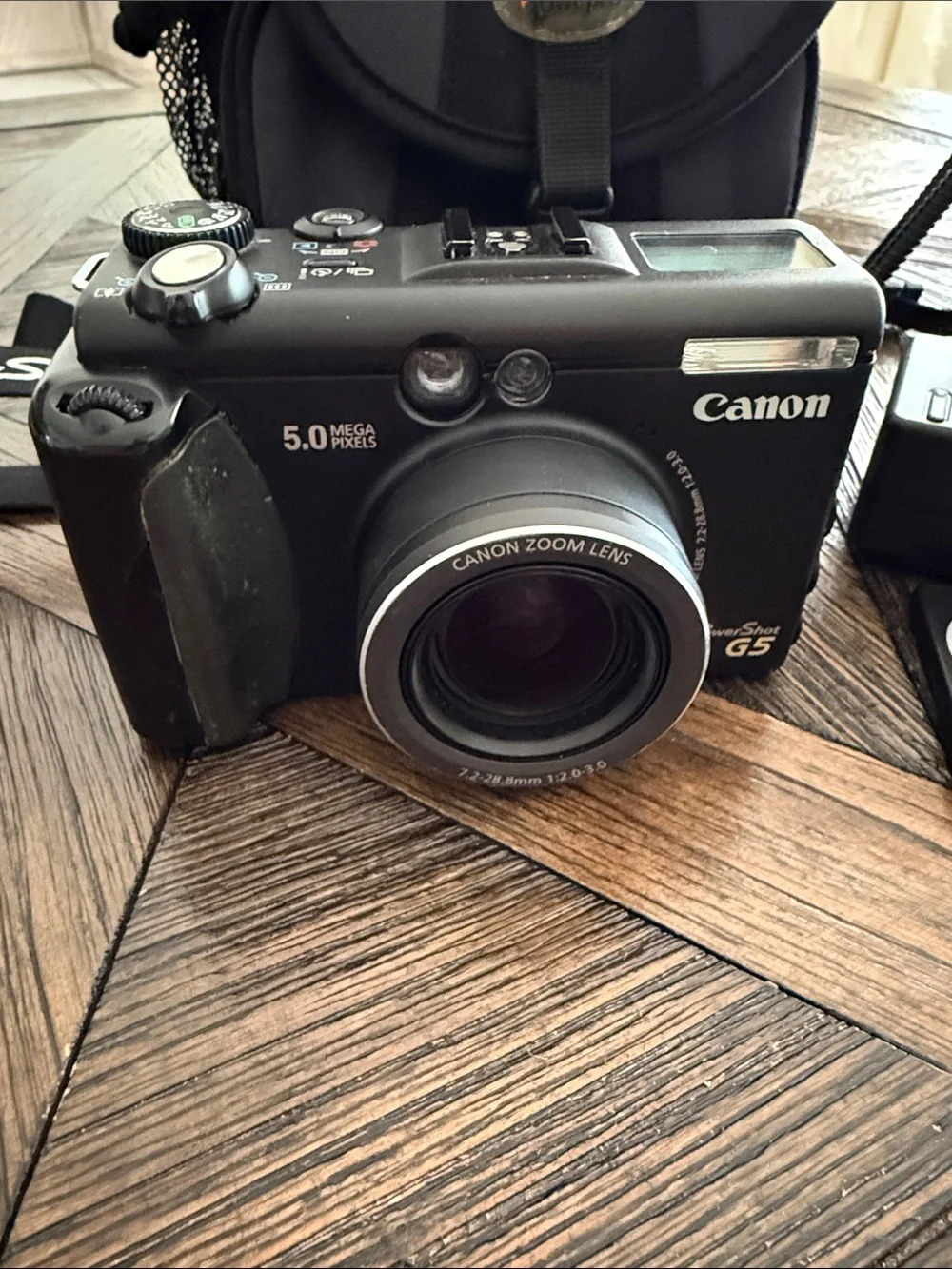 Canon PowerShot G5 5MP Vintage Digital Camera 4x Optical Zoom Bundle